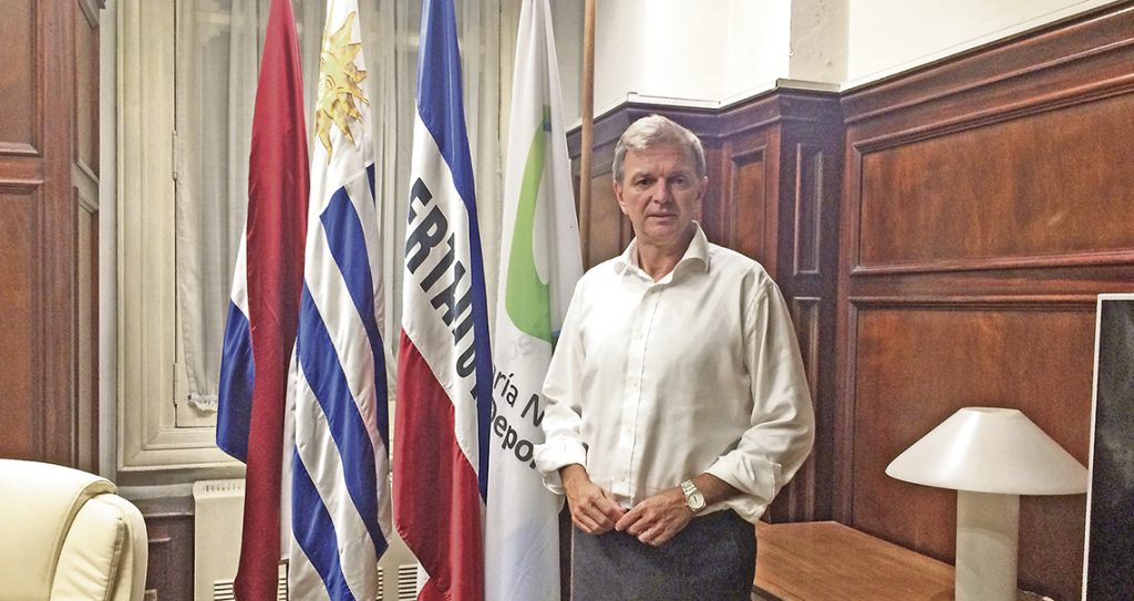 José Decurnex: “El fútbol uruguayo tal como está planteado hoy no tiene  ninguna viabilidad”